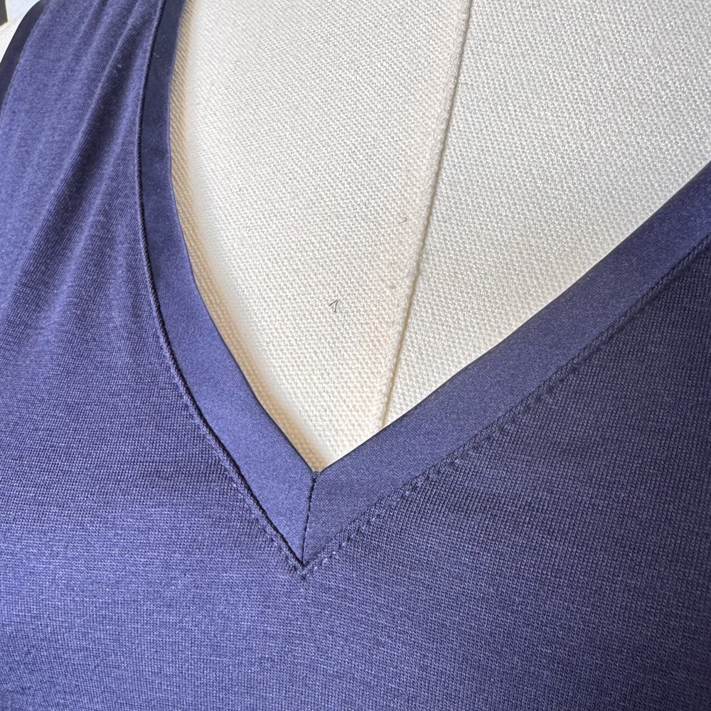 Banana Republic Women's Deep Navy V Neck Sleeveless Top Size Medium Petite - Picture 6 of 10
